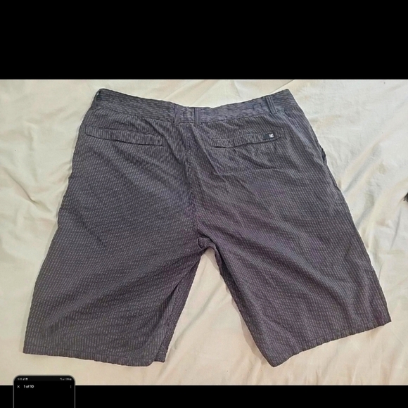 DC Men’s Grey Stripe Shorts Size 36 | Streetwear Authentic Apparel Division C29 - Picture 2 of 10